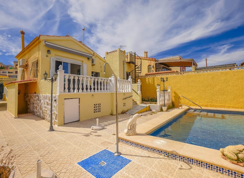 Resale - Independent Villa - La Marina - Urb. La Marina