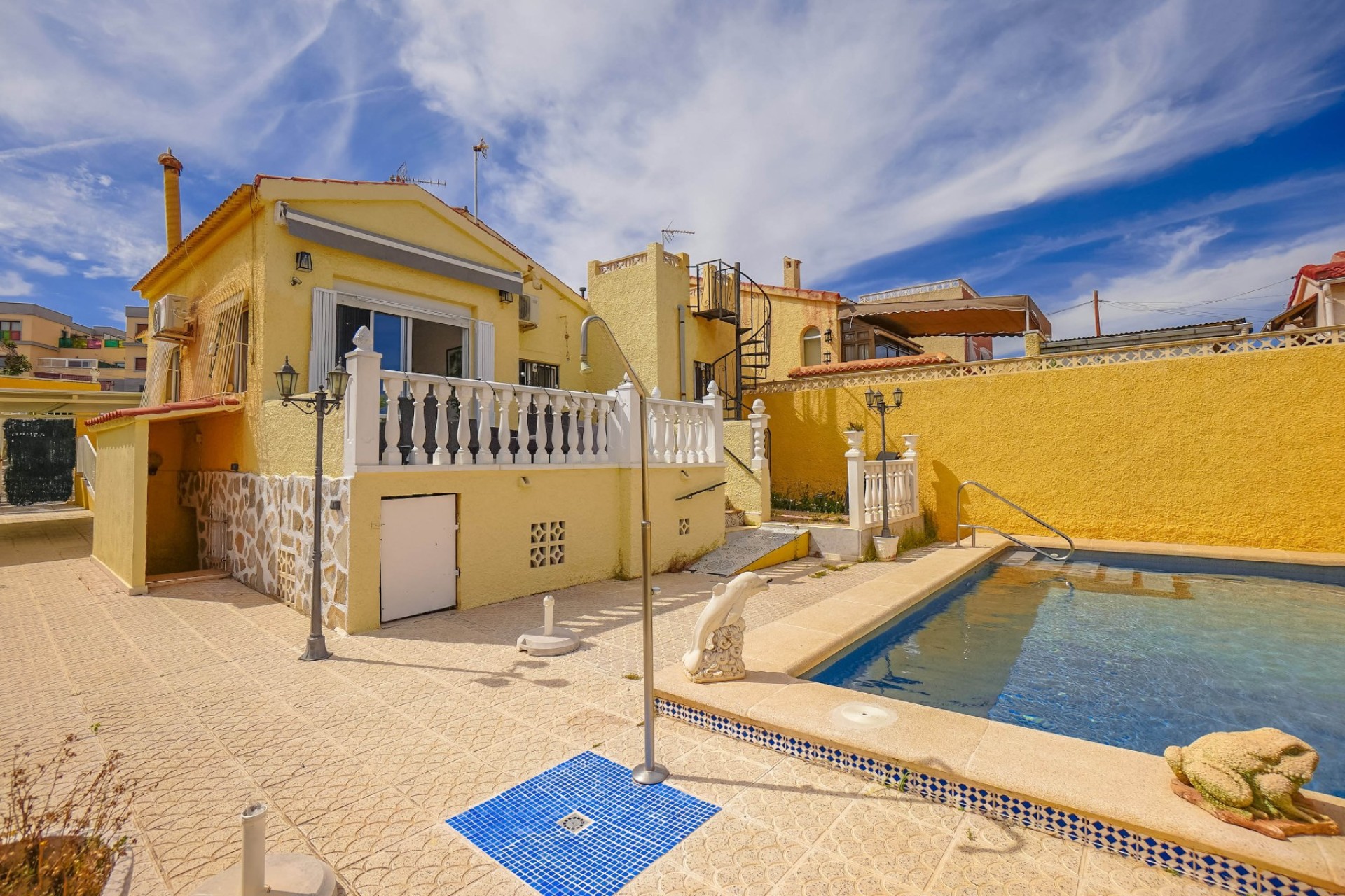 Resale - Independent Villa - La Marina - Urb. La Marina