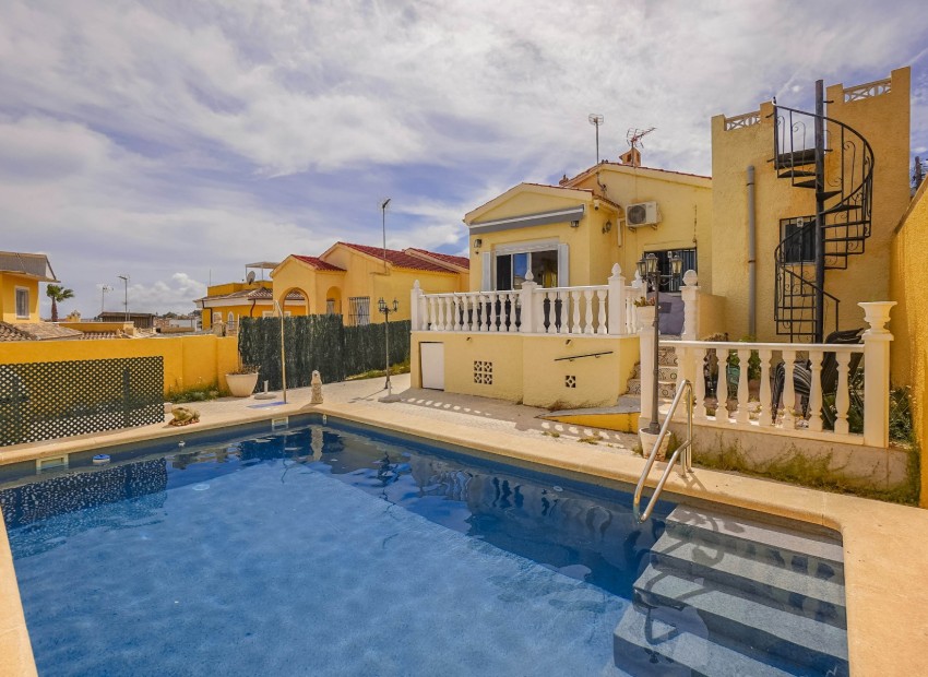 Resale - Independent Villa - La Marina - Urb. La Marina