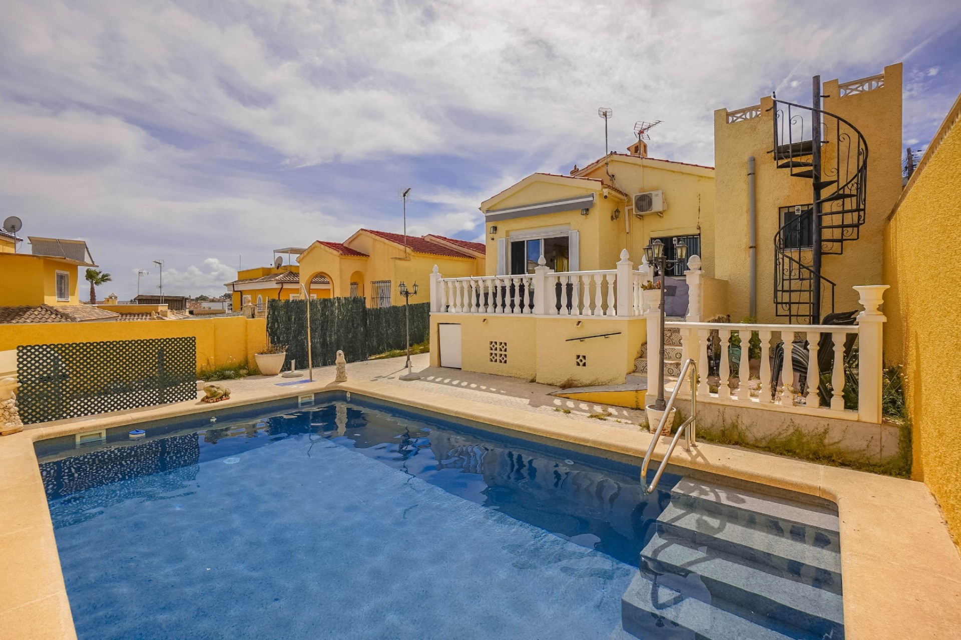 Resale - Independent Villa - La Marina - Urb. La Marina