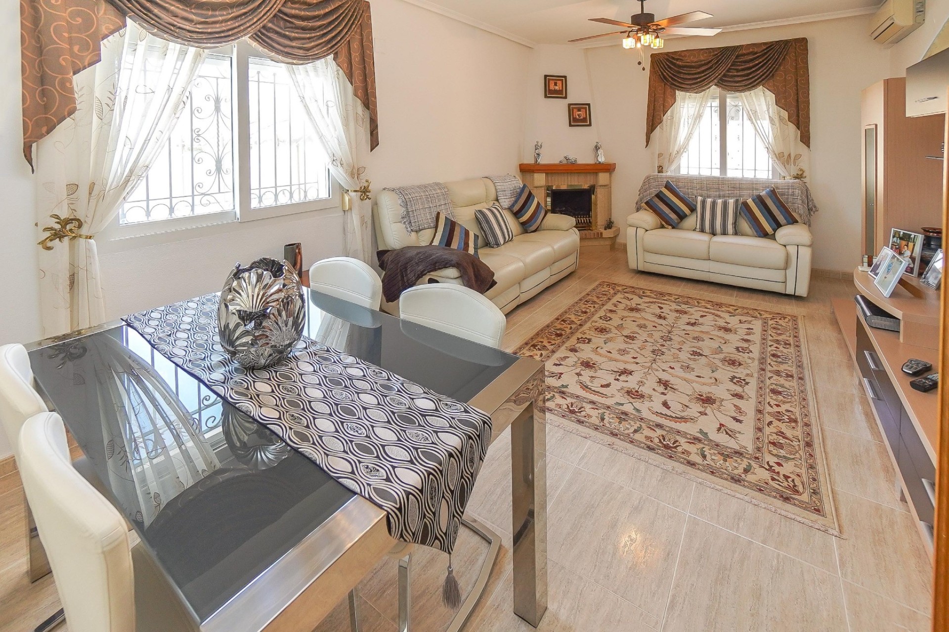 Resale - Independent Villa - La Marina - Urb. La Marina
