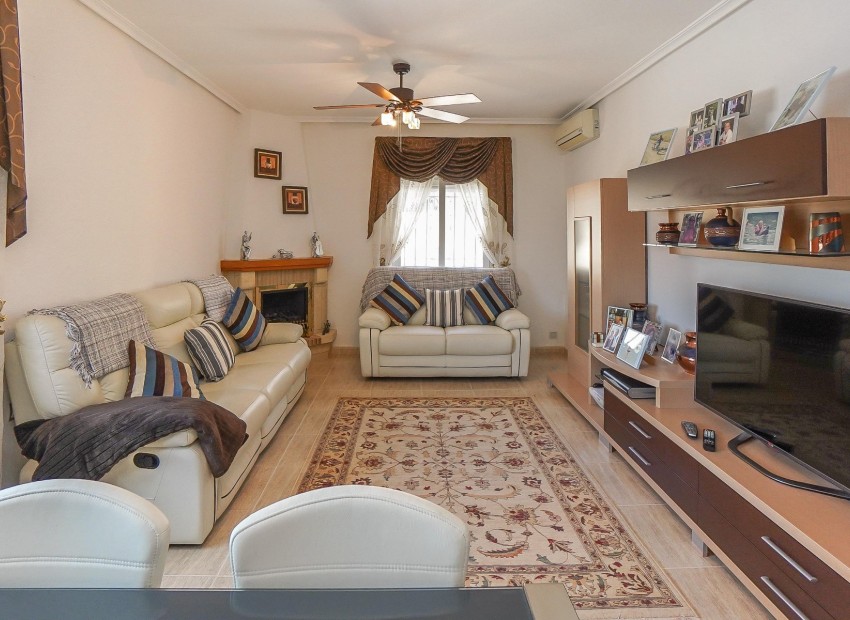 Resale - Independent Villa - La Marina - Urb. La Marina
