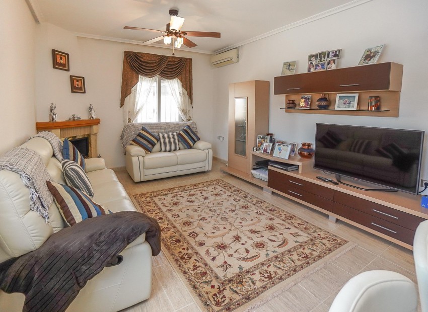 Resale - Independent Villa - La Marina - Urb. La Marina