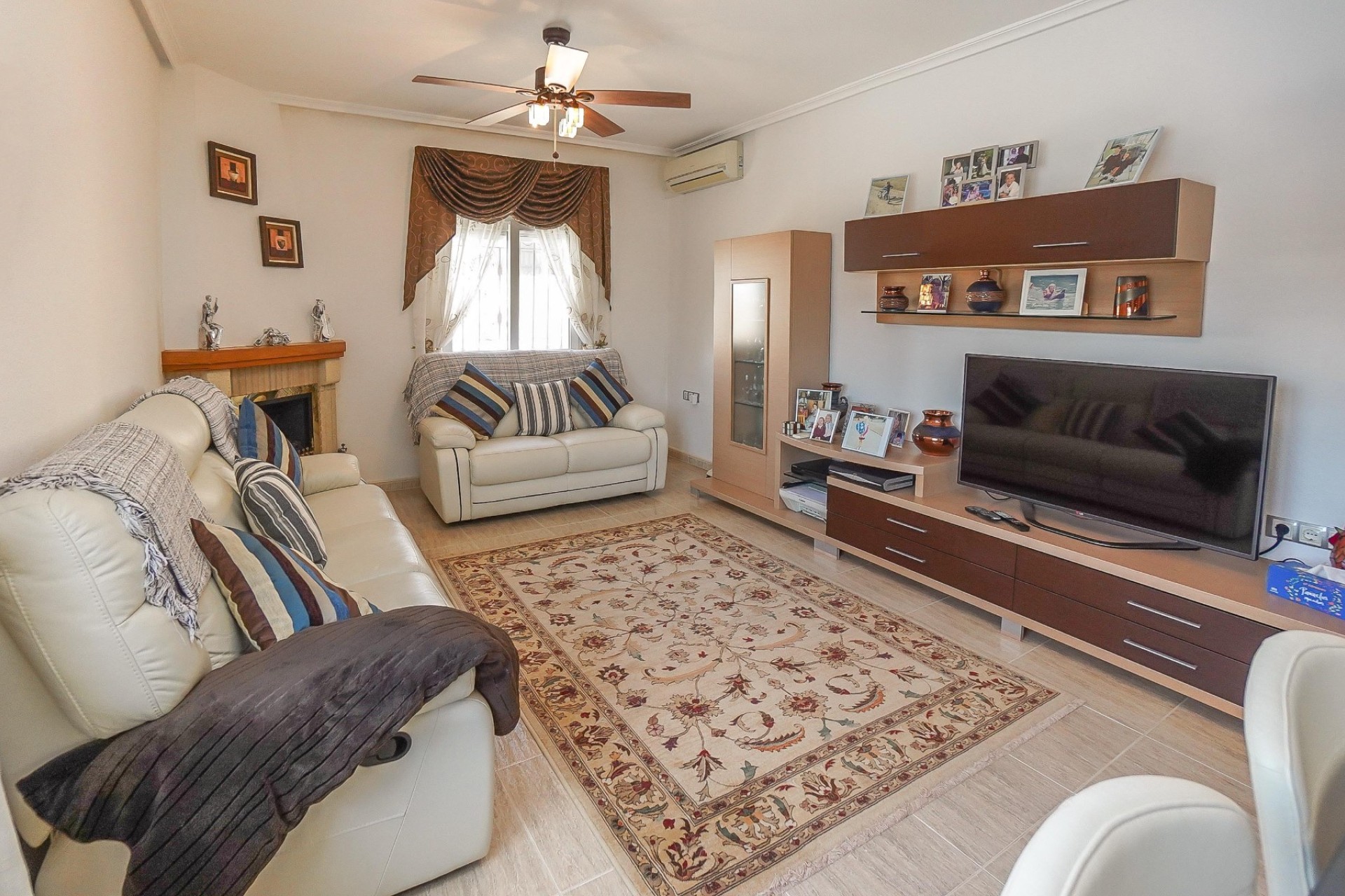 Resale - Independent Villa - La Marina - Urb. La Marina