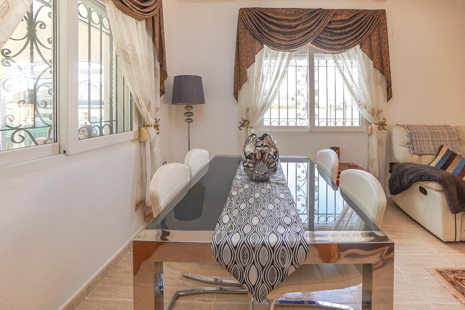 Resale - Independent Villa - La Marina - Urb. La Marina