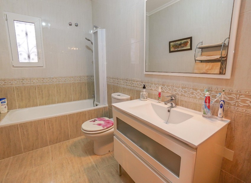 Resale - Independent Villa - La Marina - Urb. La Marina