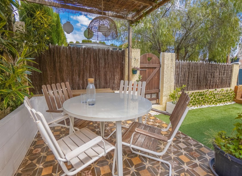 Resale - Independent Villa - La Marina - Urb. La Marina