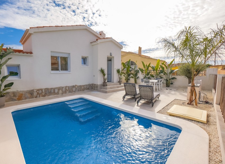 Resale - Independent Villa - La Marina - Urb. La Marina