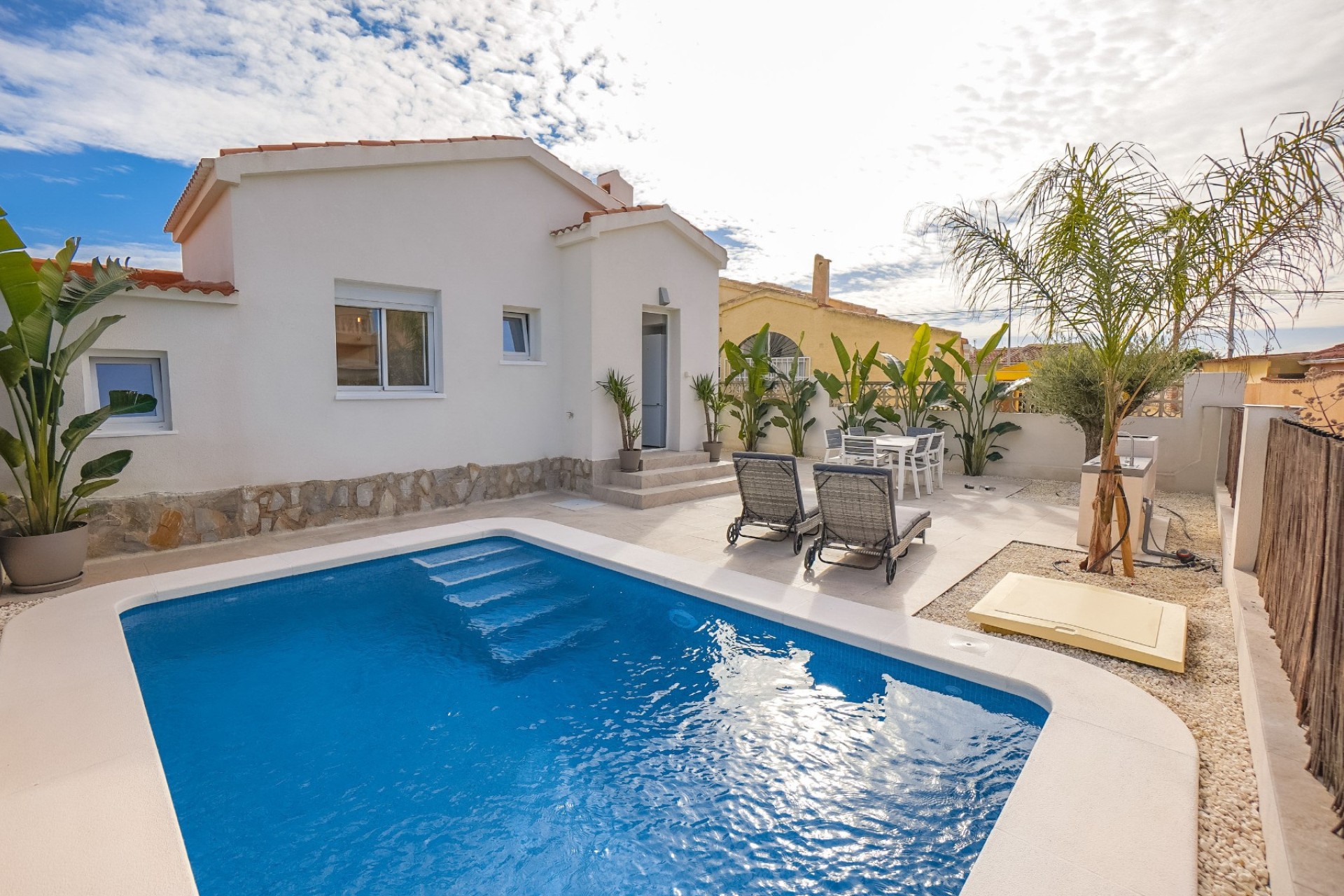 Resale - Independent Villa - La Marina - Urb. La Marina
