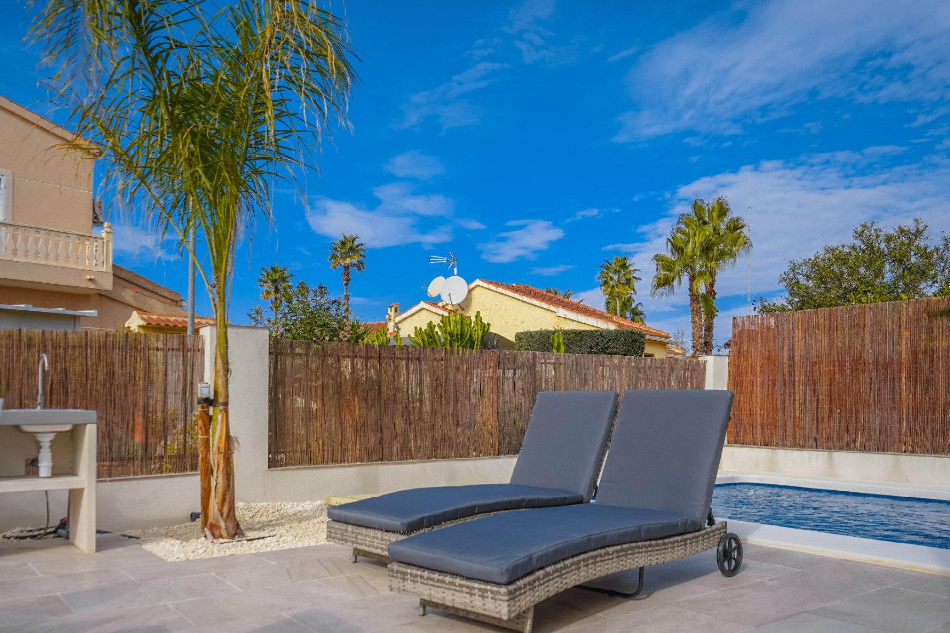 Resale - Independent Villa - La Marina - Urb. La Marina
