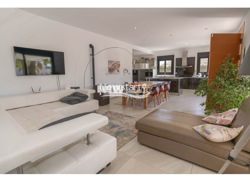 Resale -  - La Marina - Urb. La Escuera