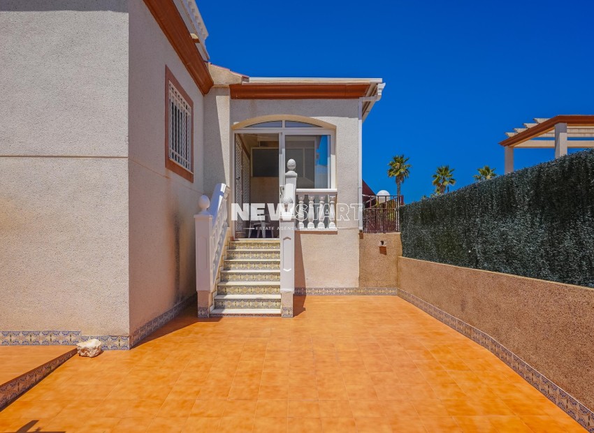 Resale - Quad - La Marina - Urb. La Escuera