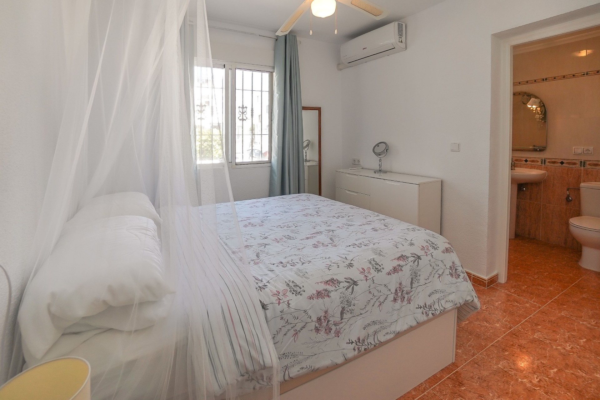 Resale - Quad / Semi-Detached - La Marina - Urb. La Marina