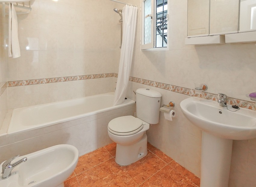 Resale - Quad / Semi-Detached - La Marina - Urb. La Marina