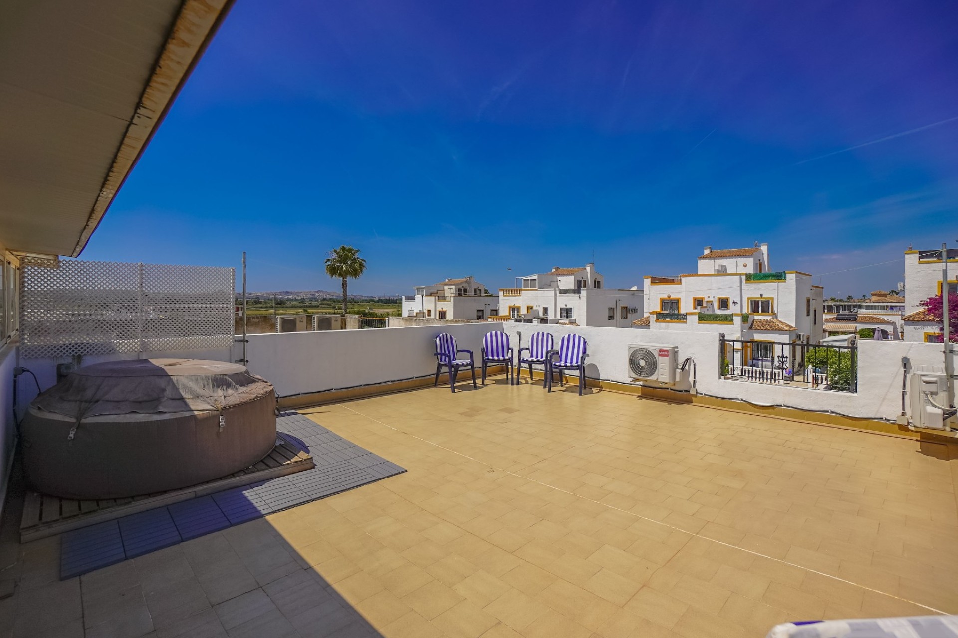 Resale - Quad / Semi-Detached - La Marina - Urb. La Marina