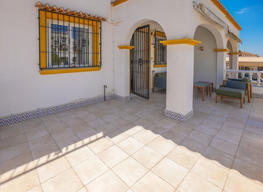 Resale - Quad / Semi-Detached - La Marina - Urb. La Marina
