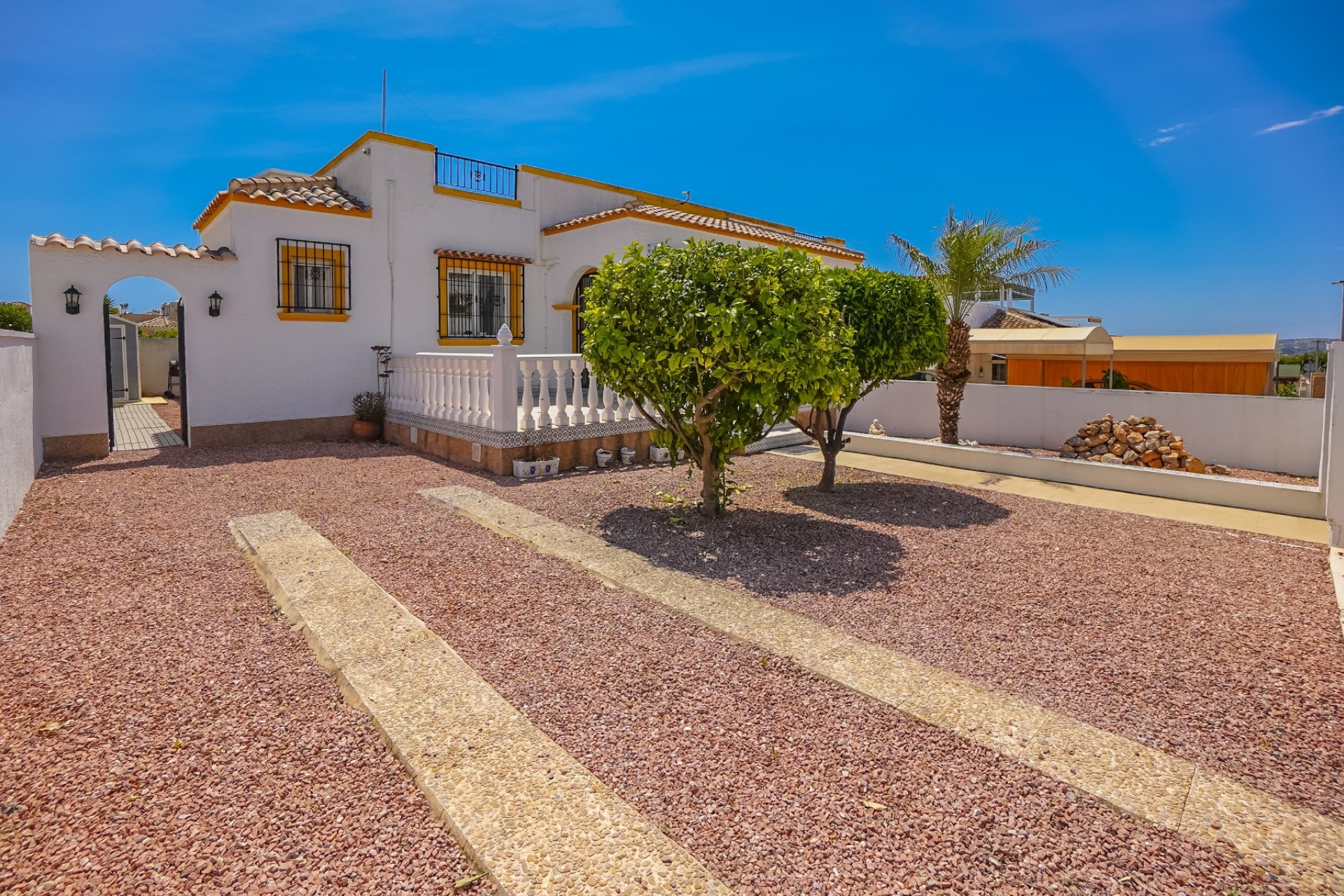 Resale - Quad / Semi-Detached - La Marina - Urb. La Marina