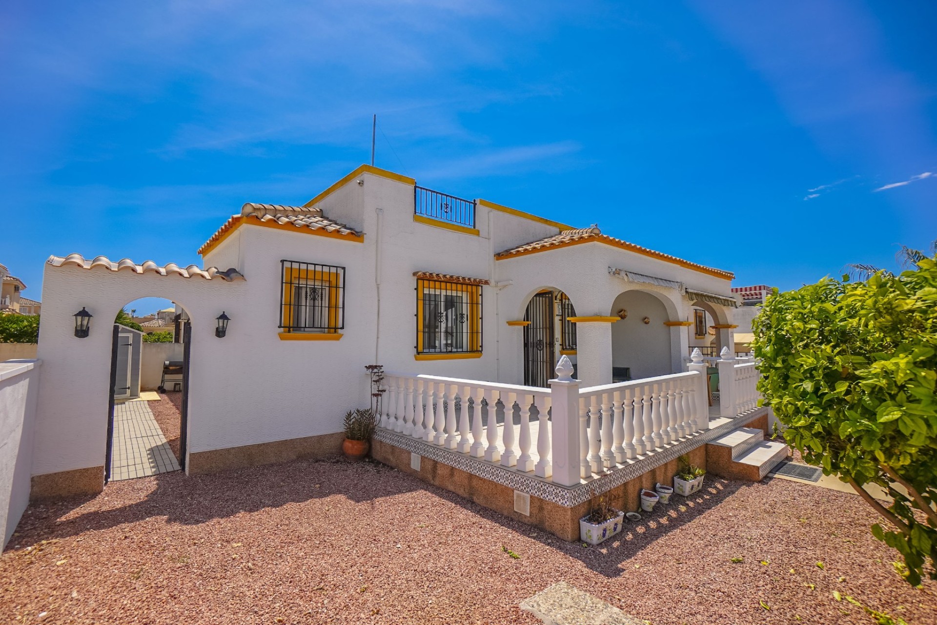 Resale - Quad / Semi-Detached - La Marina - Urb. La Marina