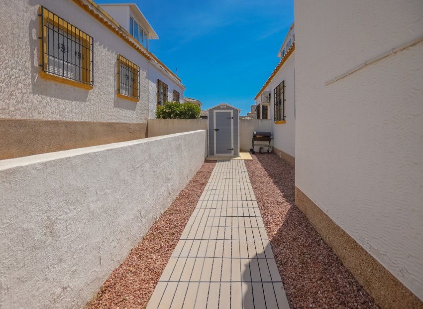 Resale - Quad / Semi-Detached - La Marina - Urb. La Marina