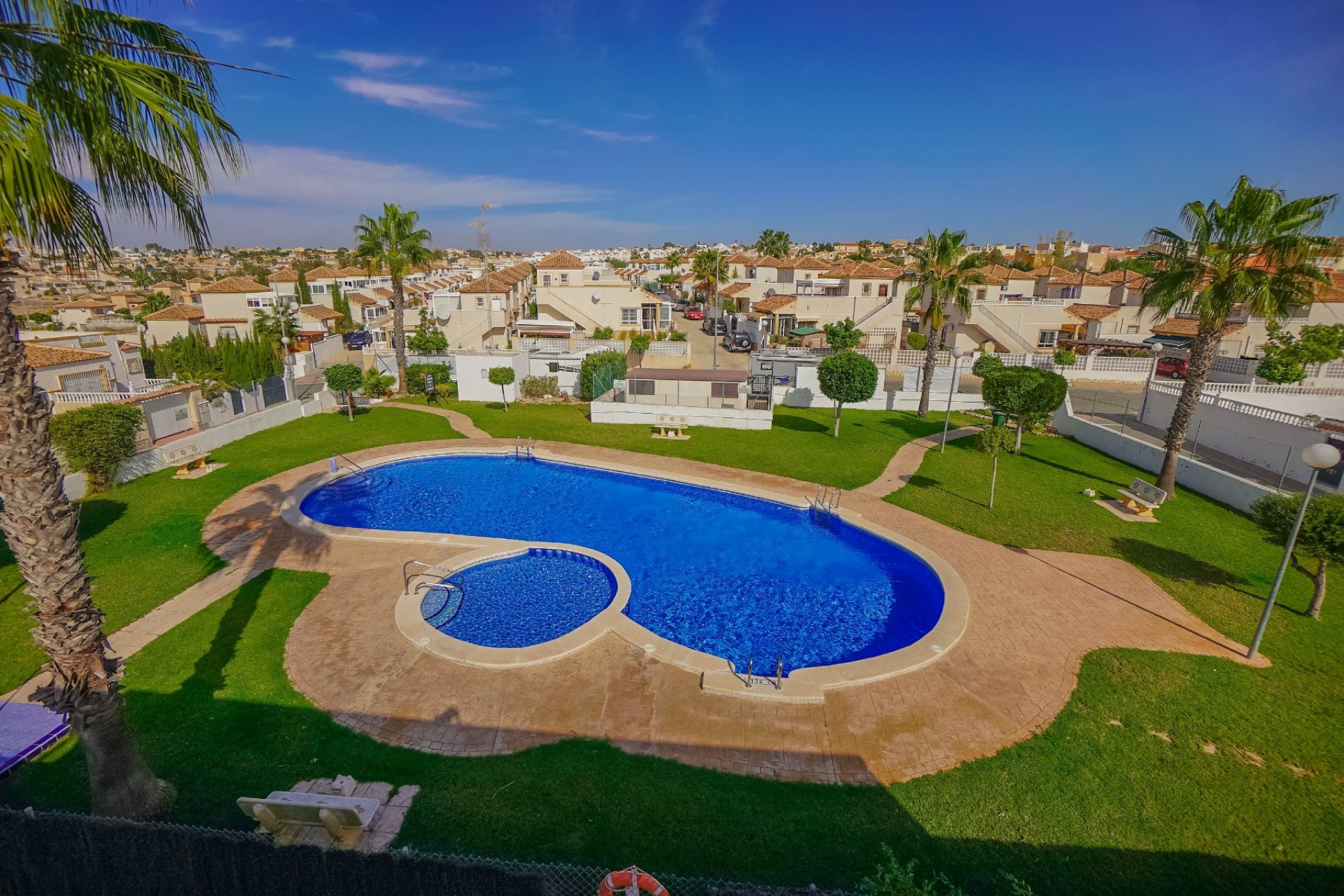 Resale - Quad / Semi-Detached - La Marina - Urb. La Marina
