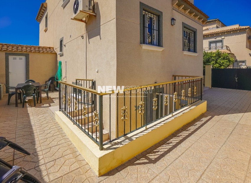 Resale - Semi-Detached - La Marina - Urb. El Oasis