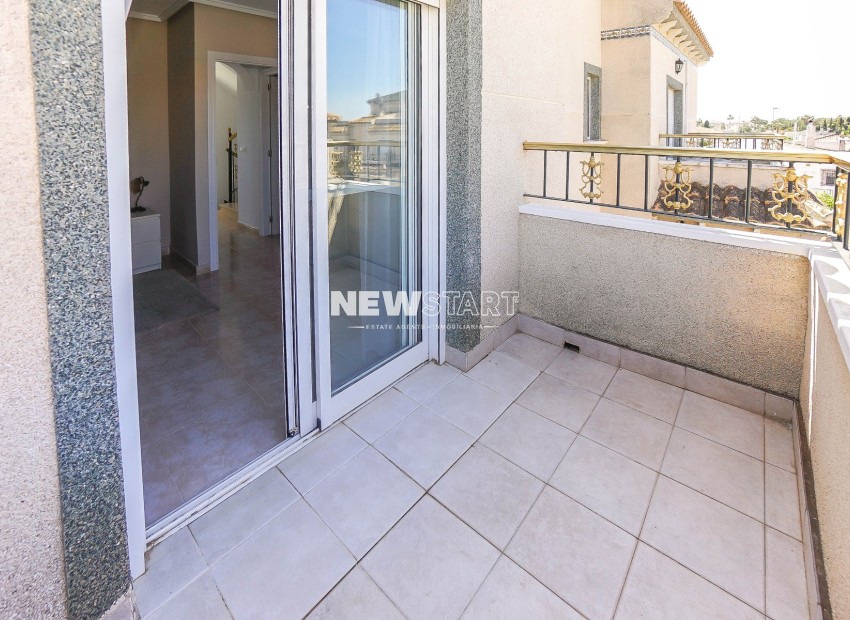 Resale - Semi-Detached - La Marina - Urb. El Oasis