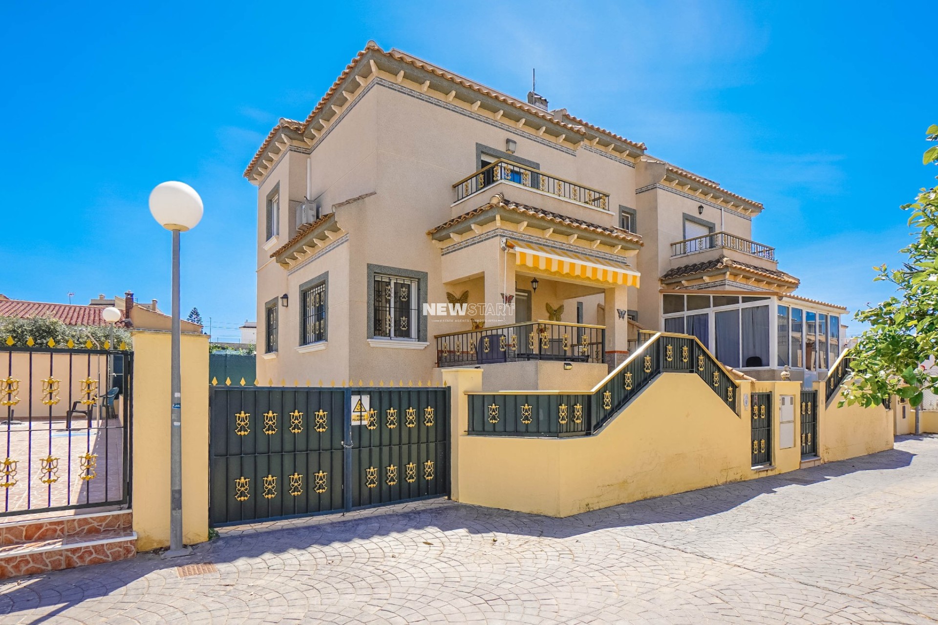 Resale - Semi-Detached - La Marina - Urb. El Oasis