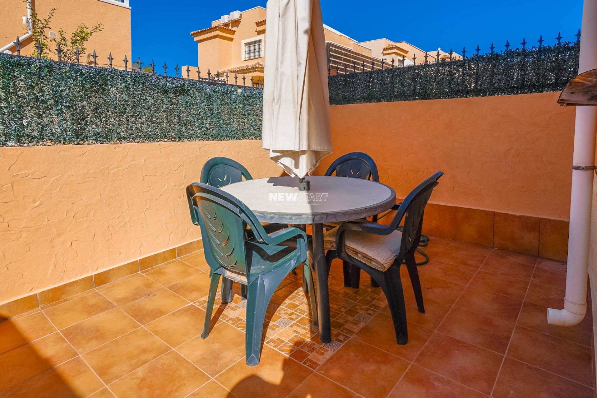 Resale - Semi-Detached - La Marina - Urb. La Marina