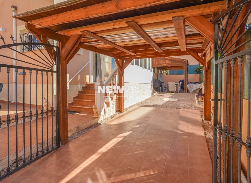 Resale - Semi-Detached - La Marina - Urb. La Marina