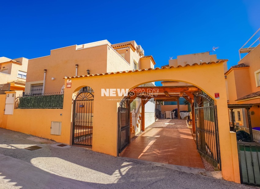 Resale - Semi-Detached - La Marina - Urb. La Marina