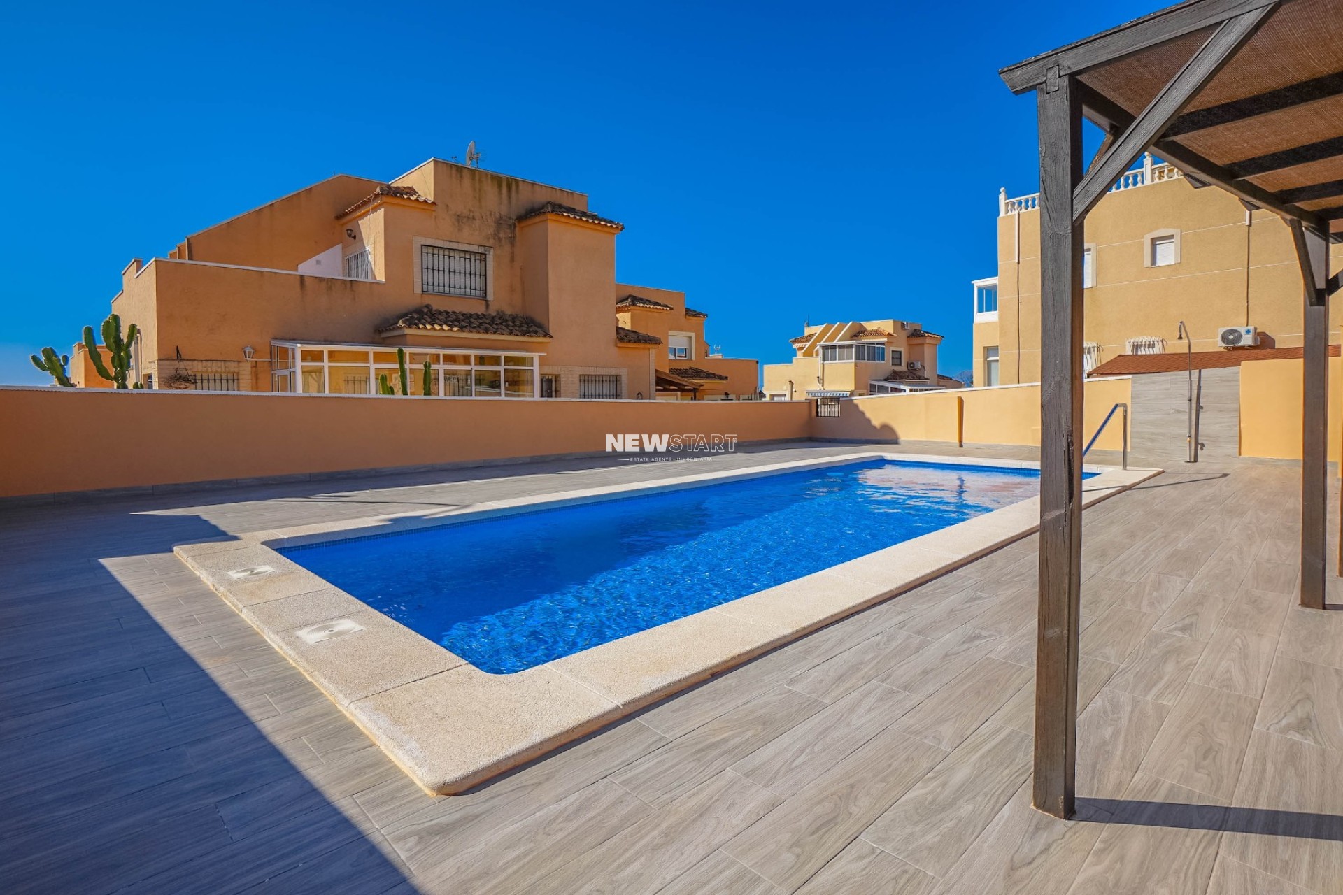 Resale - Semi-Detached - La Marina - Urb. La Marina