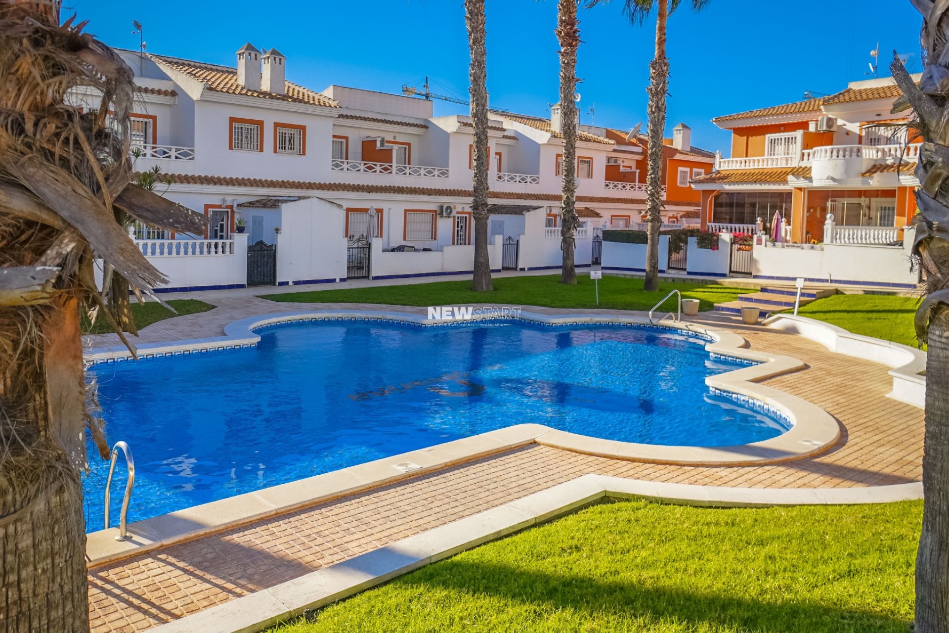 Resale - Townhouse - Ciudad Quesada