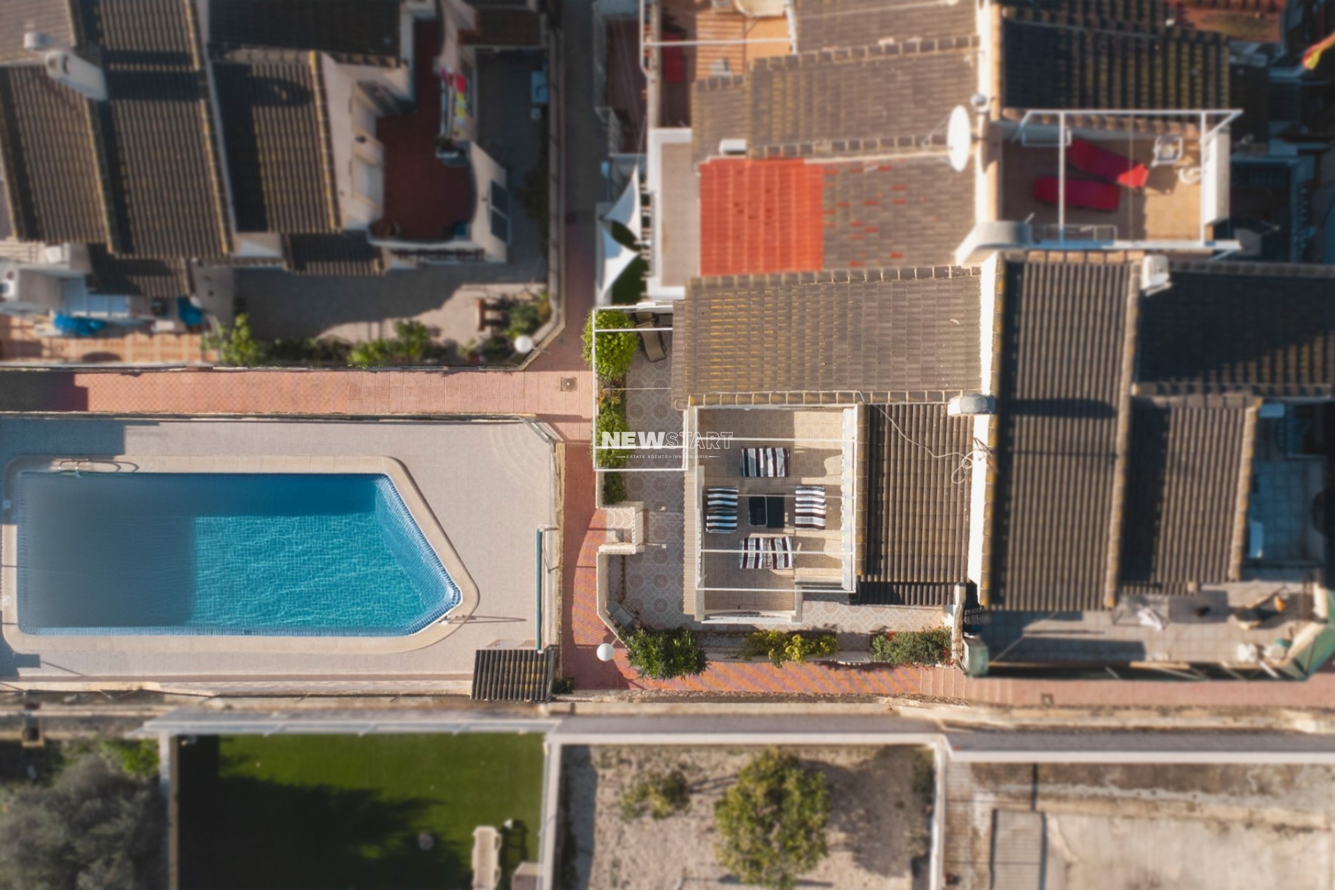 Resale - Townhouse - La Marina - Urb. El Oasis