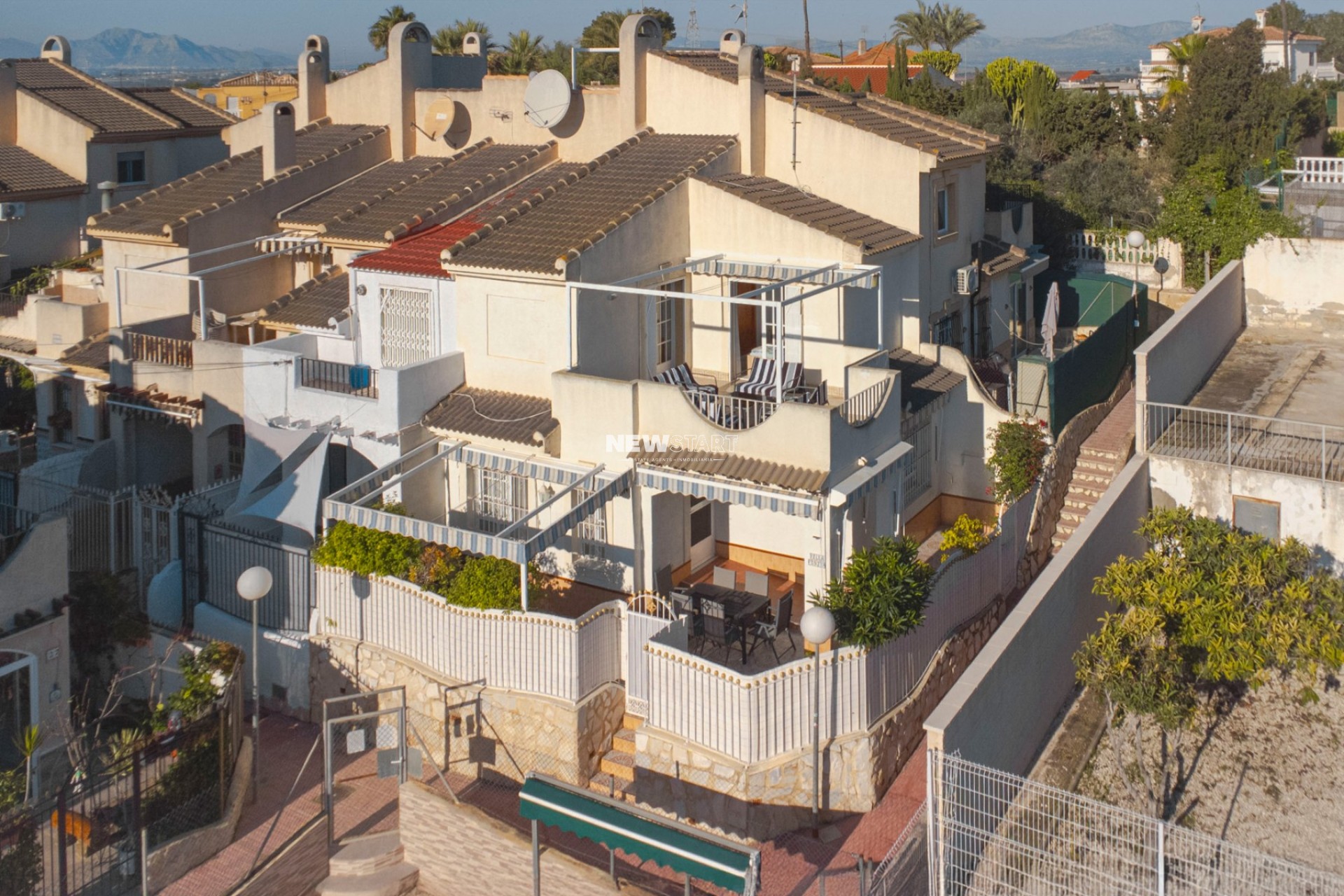 Resale - Townhouse - La Marina - Urb. El Oasis