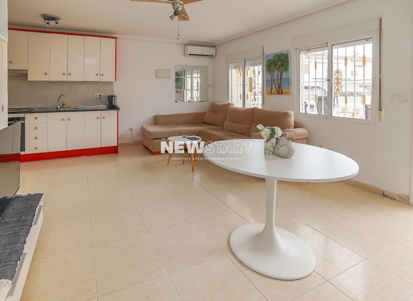Resale - Townhouse - La Marina - Urb. La Marina