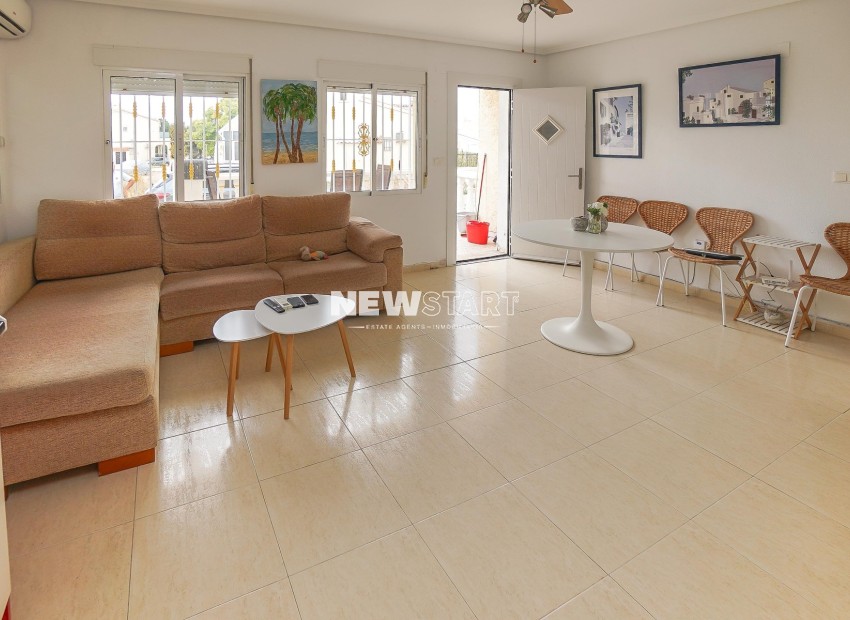 Resale - Townhouse - La Marina - Urb. La Marina