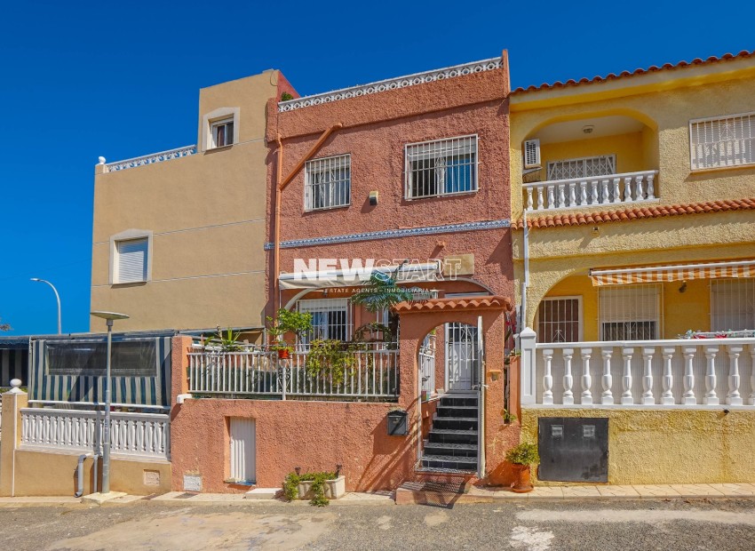 Resale - Townhouse - La Marina - Urb. La Marina
