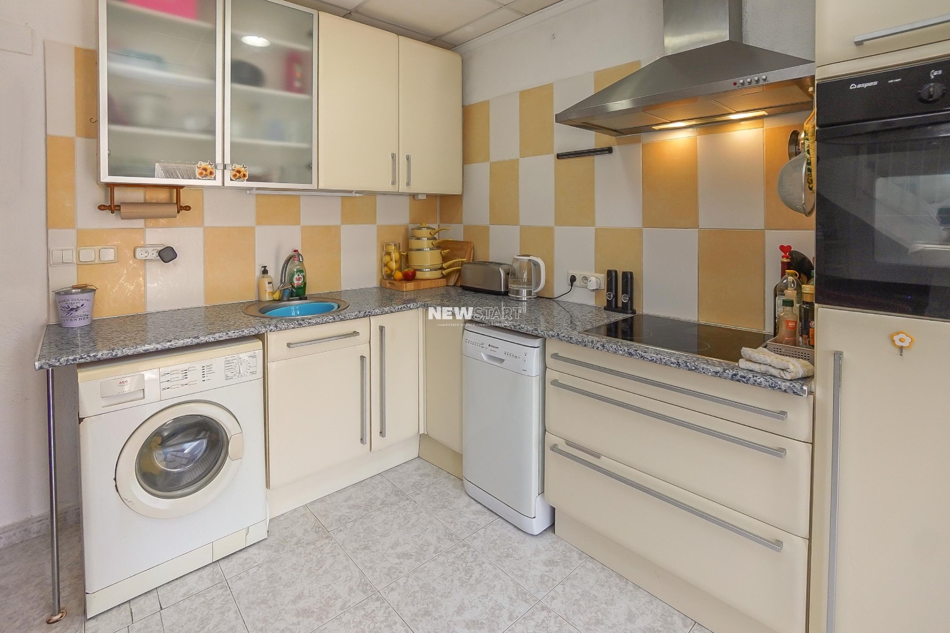 Resale - Townhouse - La Marina - Urb. La Marina