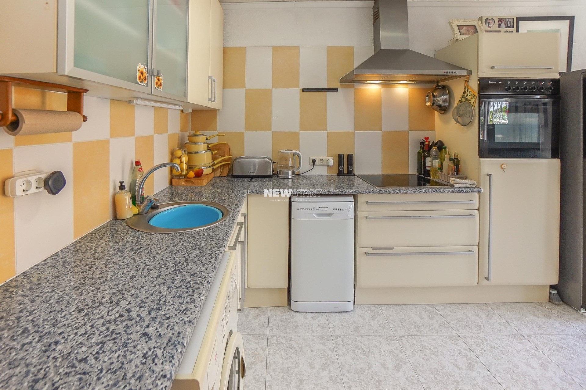 Resale - Townhouse - La Marina - Urb. La Marina