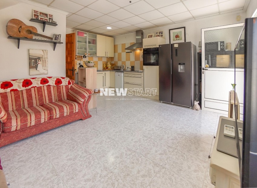 Resale - Townhouse - La Marina - Urb. La Marina