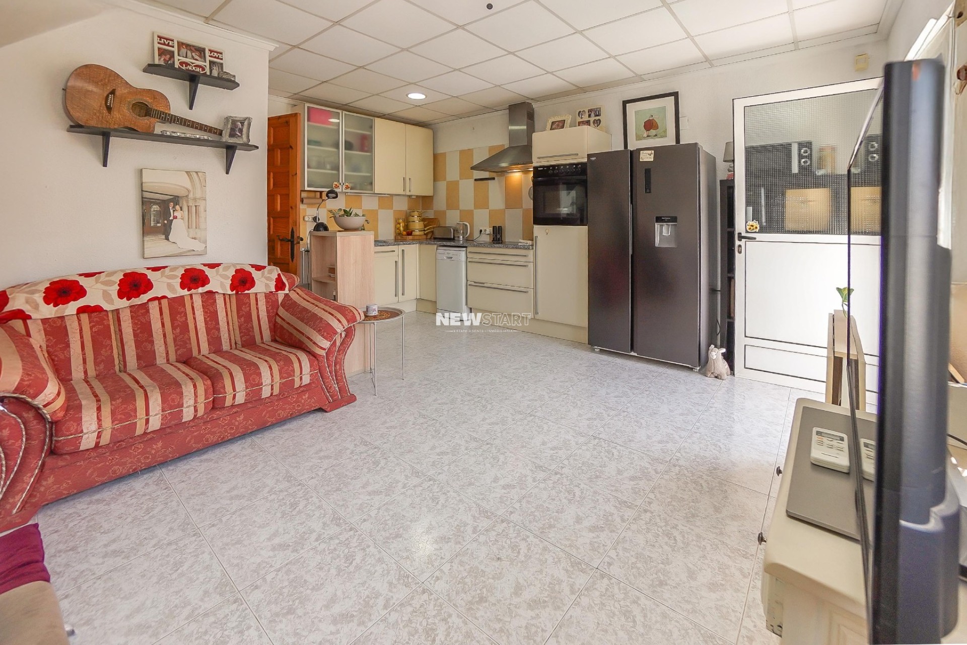 Resale - Townhouse - La Marina - Urb. La Marina