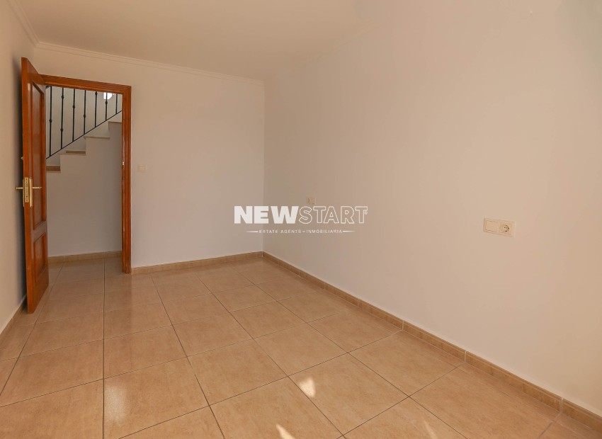 Resale - Townhouse - La Marina - Urb. La Marina