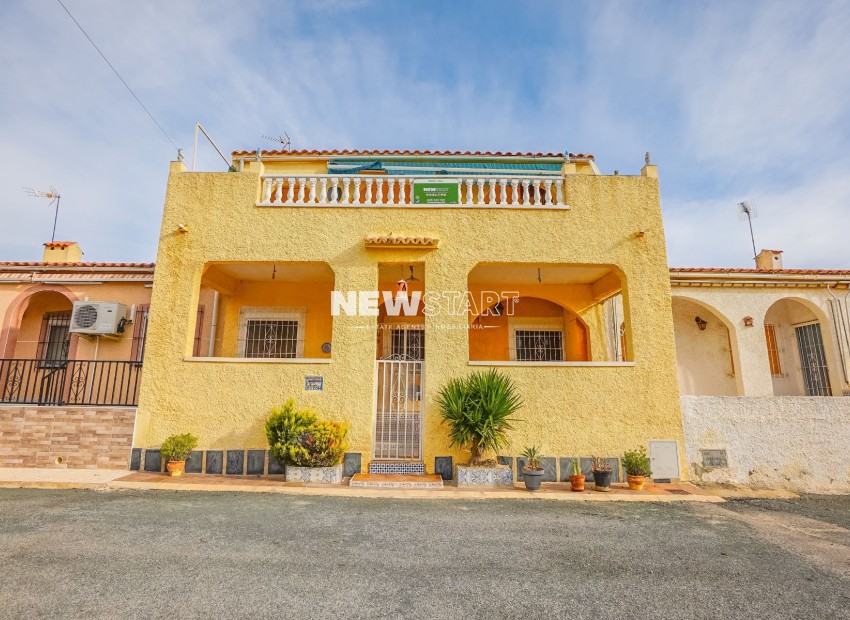 Resale - Townhouse - La Marina - Urb. La Marina