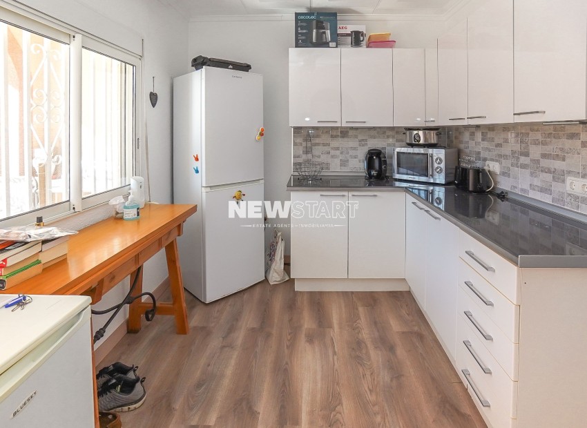 Resale - Townhouse - La Marina - Urb. La Marina