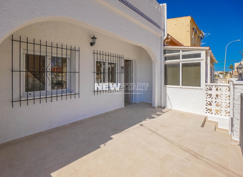 Resale - Townhouse - La Marina - Urb. La Marina