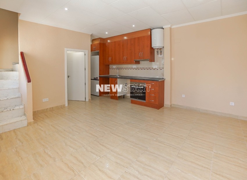 Resale - Townhouse - La Marina - Urb. La Marina