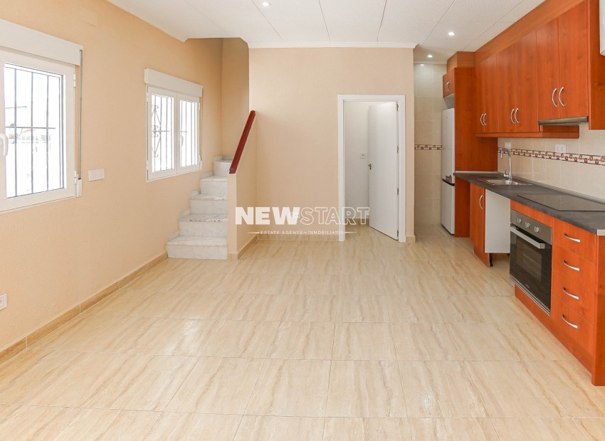 Resale - Townhouse - La Marina - Urb. La Marina