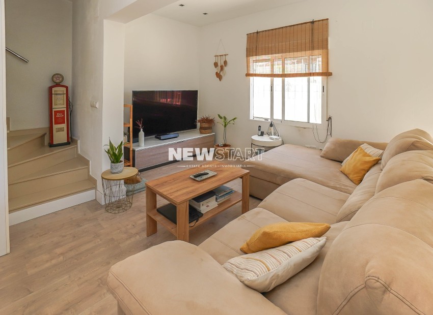 Resale - Townhouse - La Marina - Urb. La Marina
