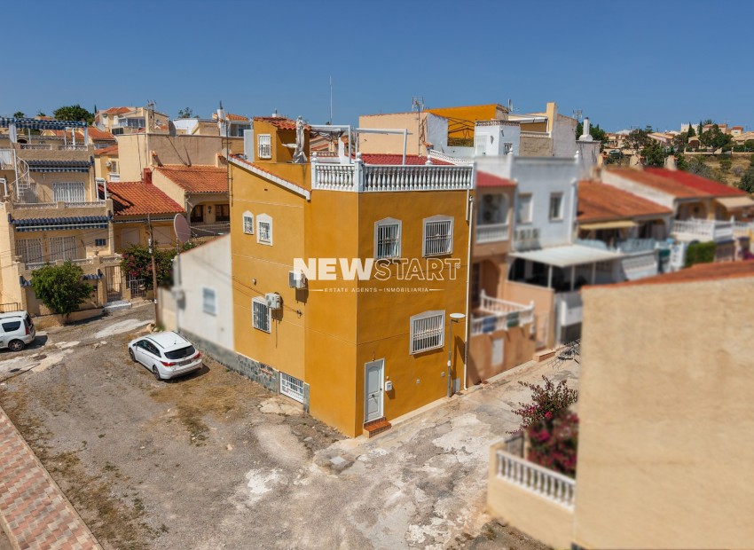 Resale - Townhouse - La Marina - Urb. La Marina