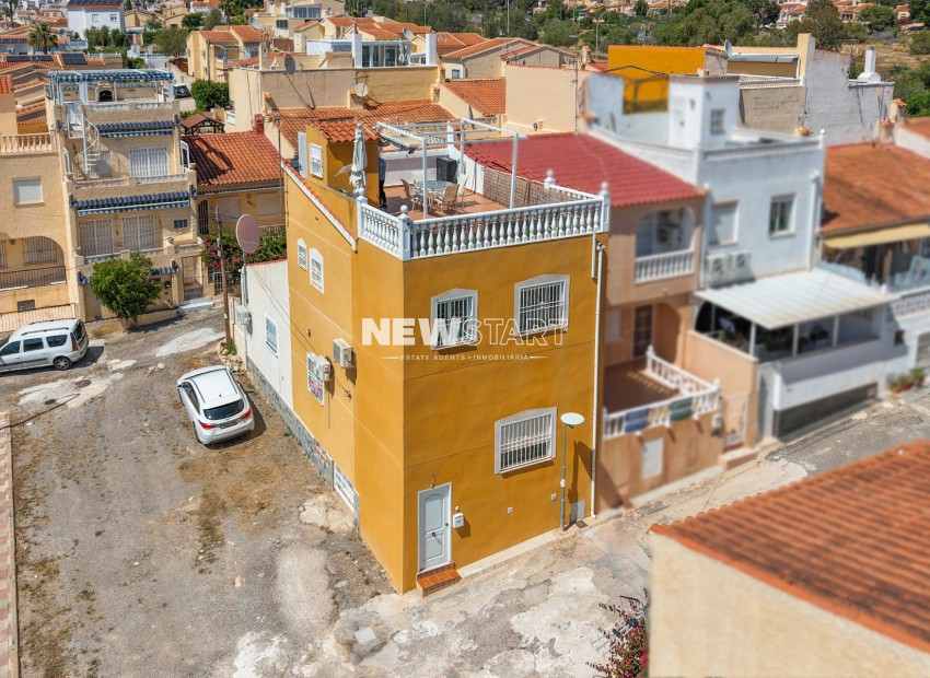 Resale - Townhouse - La Marina - Urb. La Marina